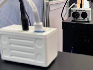 Nahaufnahme der Li-Fi-Verbindung zwischen den beiden QKD-Knoten (© KEEQuant)